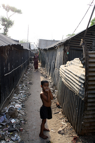 バングラデシュのダッカのスラム街